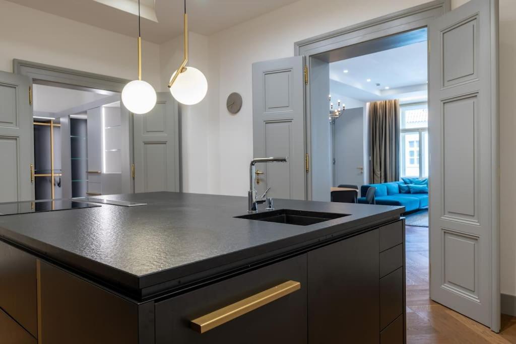 Luxury Old Town Apt, Parking Apartment Praha Bagian luar foto