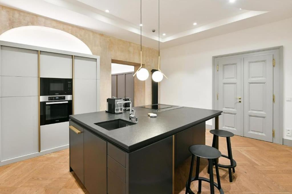 Luxury Old Town Apt, Parking Apartment Praha Bagian luar foto